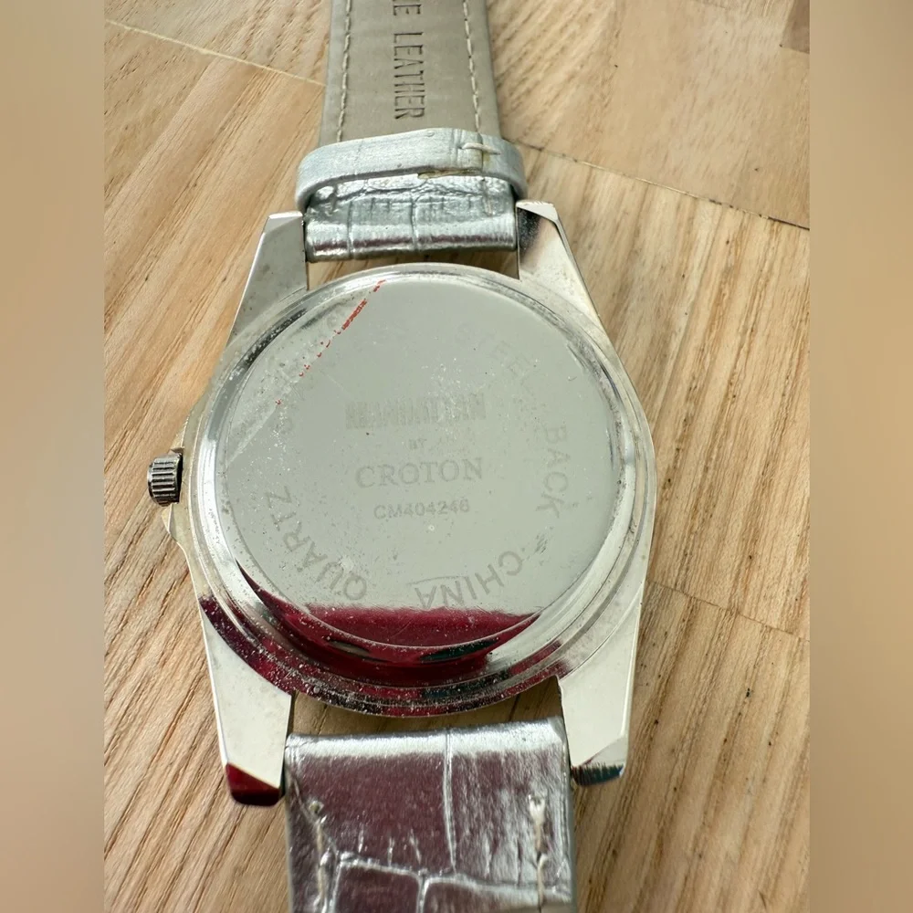 Manhattan by croton ladies silver tone watch NEW BATTERY